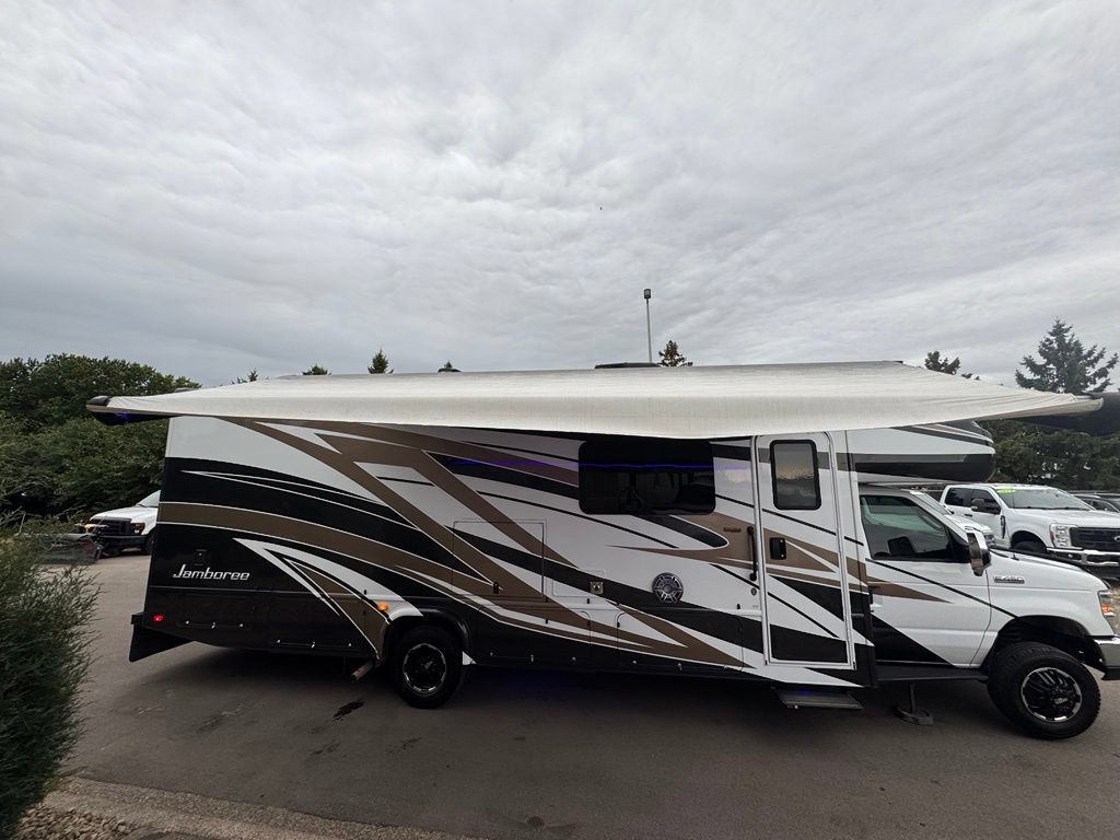 Used 2017 Ford E-450 and Econoline 450 Super Duty w/ Motorhome Prep Package RWD image 53