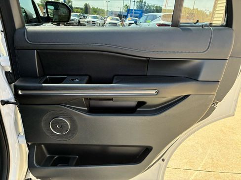 Used 2020 Ford Expedition XLT w/ Equipment Group 202A AWD/4WD image 15