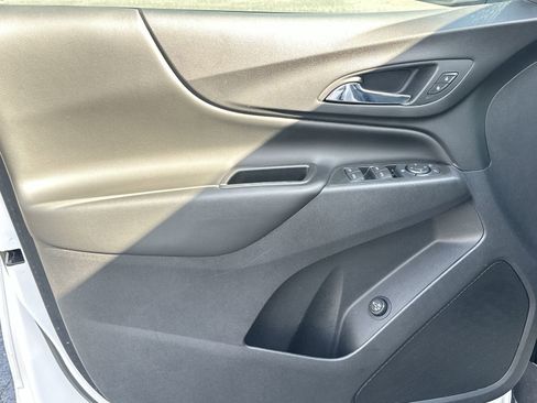 Used 2021 Chevrolet Equinox LT image 14