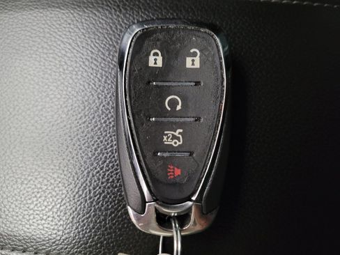 Used 2017 Chevrolet Cruze Premier image 32