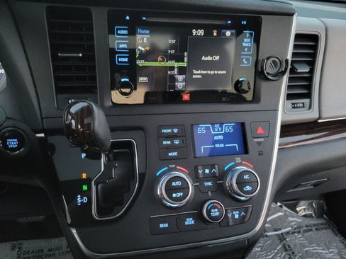 Used 2016 Toyota Sienna Limited Premium AWD/4WD image 35