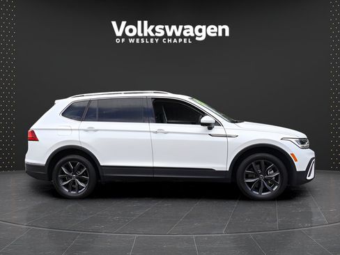 Certified 2023 Volkswagen Tiguan SE w/ Panoramic Sunroof Package FWD image 9