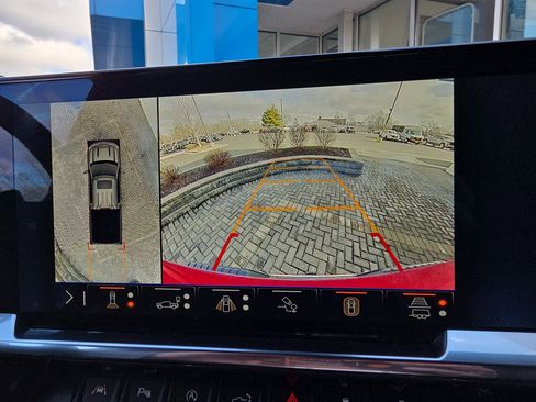 Used 2025 Chevrolet Silverado 1500 LTZ image 28