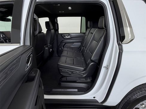 Used 2024 GMC Yukon XL SLT image 9