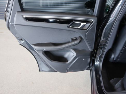 Certified 2024 Porsche Macan AWD/4WD image 24