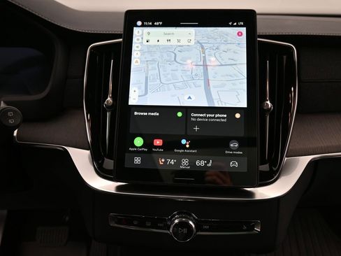 Used 2025 Volvo XC90 T8 Ultra w/ Protection Package image 13