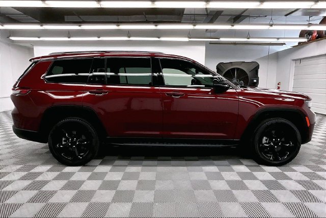 Used 2023 Jeep Grand Cherokee L Limited w/ Black Appearance Package AWD/4WD image 15