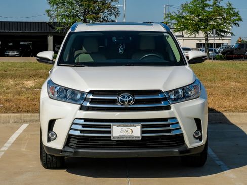 Used 2019 Toyota Highlander Limited FWD image 6