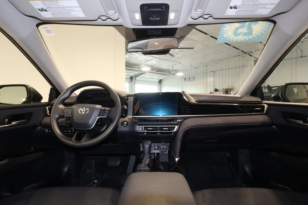 Used 2025 Toyota Camry LE FWD image 28