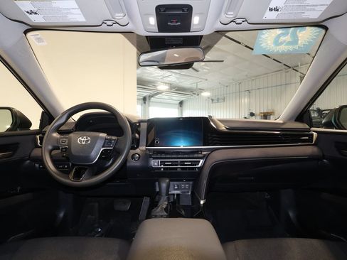 Used 2025 Toyota Camry LE FWD image 28