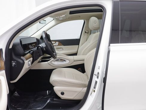 Used 2024 Mercedes-Benz GLS 450 4MATIC image 5