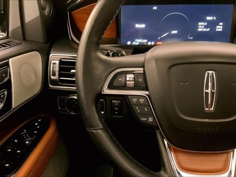 Used 2018 Lincoln Navigator Reserve w/ Technology Package AWD/4WD image 18
