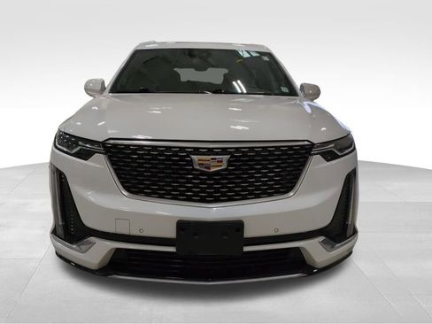 Used 2023 Cadillac XT6 Premium Luxury image 11
