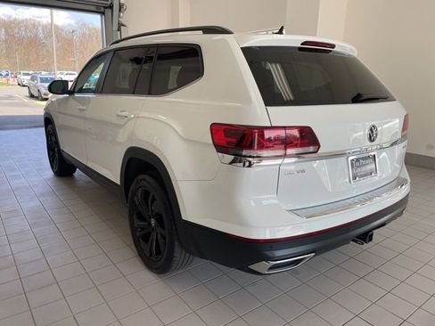 Certified 2023 Volkswagen Atlas SE w/ Black Wheel Package image 2