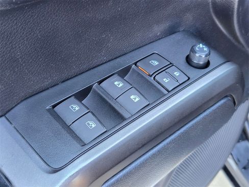 Used 2021 Toyota Tacoma TRD Off-Road image 12