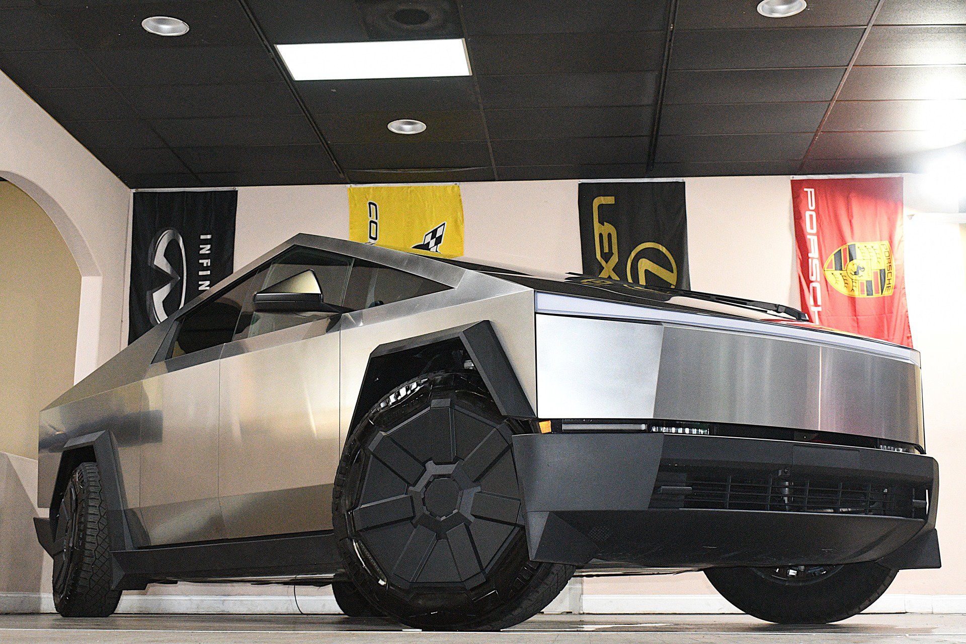 Used 2024 Tesla Cybertruck AWD Crew Cab image 83