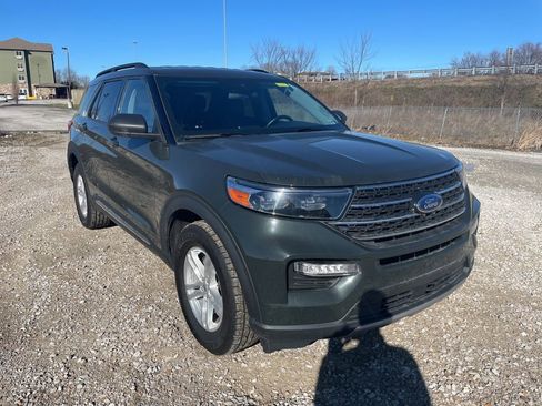 Used 2022 Ford Explorer XLT w/ Equipment Group 202A image 3