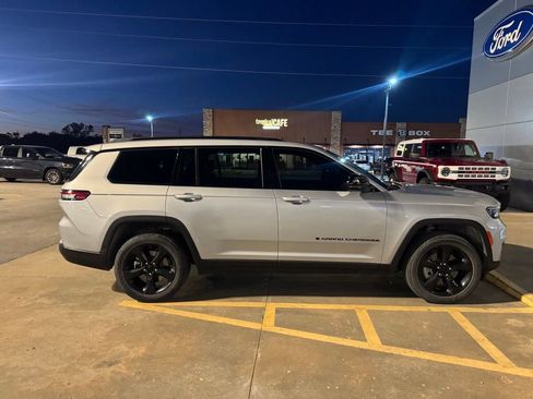 Used 2021 Jeep Grand Cherokee L Laredo AWD/4WD image 6