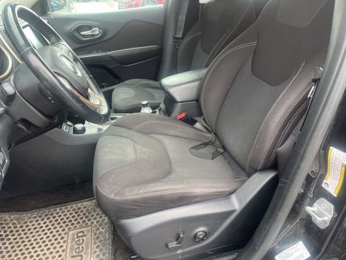 Used 2016 Jeep Cherokee Latitude w/ Cold Weather Group image 20