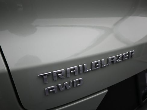 Used 2025 Chevrolet TrailBlazer LT AWD/4WD image 28