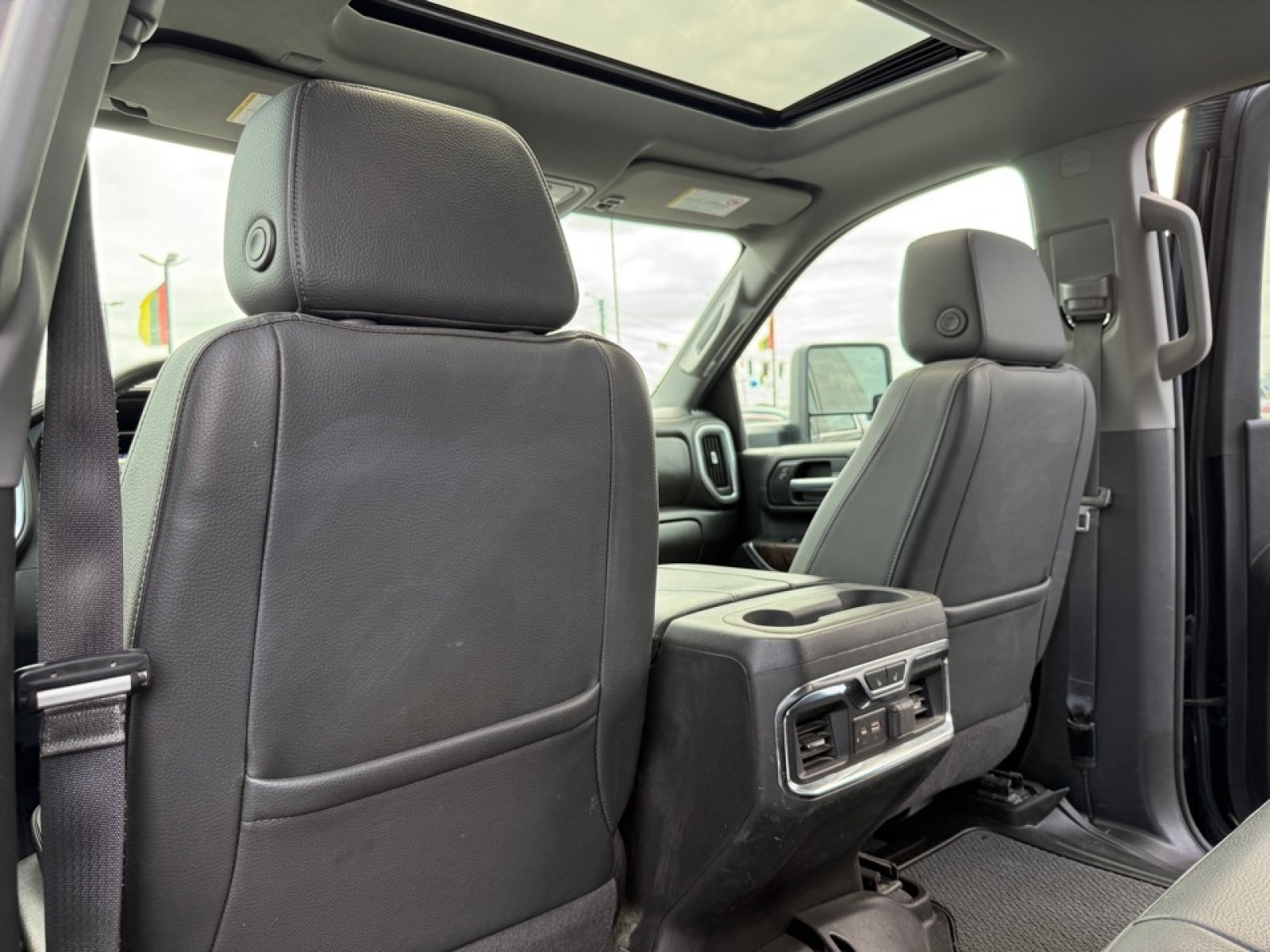 Used 2023 GMC Sierra 2500 Denali w/ Denali Black Diamond Edition AWD/4WD image 34