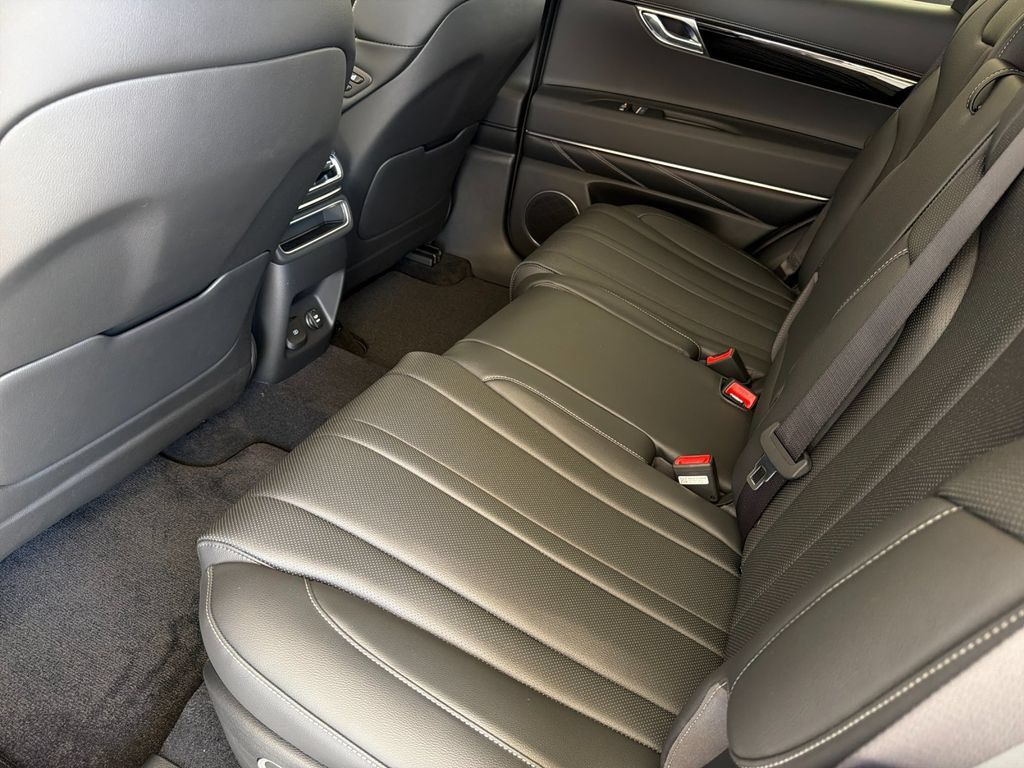 New 2026 Genesis GV80 2.5T RWD image 12