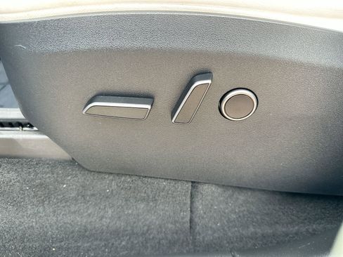 Used 2023 Tesla Model Y Long Range AWD/4WD image 12