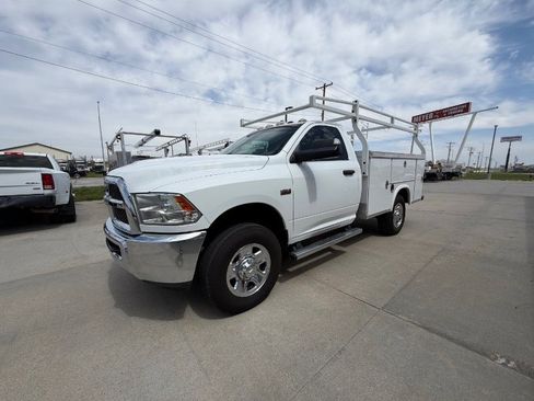 Used 2018 RAM 3500 Tradesman w/ Chrome Appearance Group RWD image 4