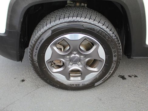 Used 2017 Jeep Renegade Sport w/ Power & Air Group image 12