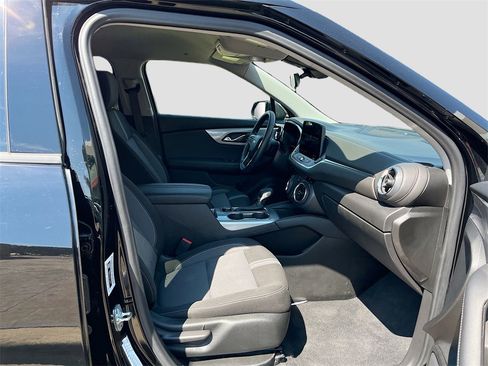 Used 2025 Chevrolet Blazer LT image 27