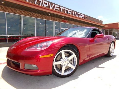 Used 2005 Chevrolet Corvette Coupe w/ Preferred Equipment Group RWD image 1