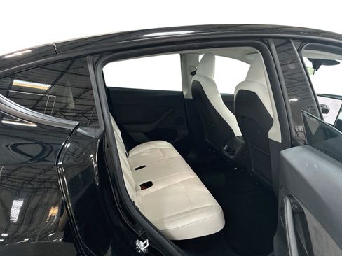 Certified 2023 Tesla Model Y Long Range AWD/4WD image 11