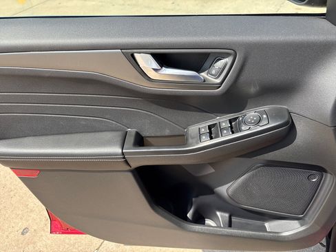 New 2025 Ford Escape PHEV image 12