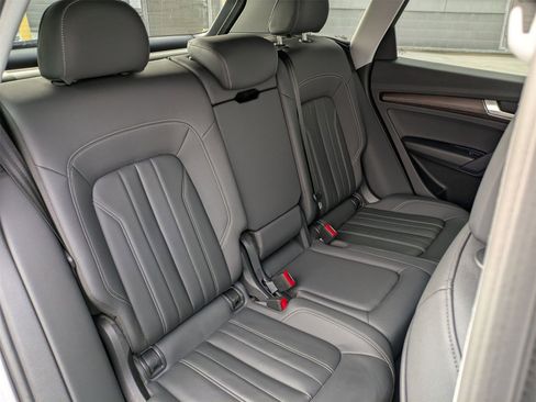 Used 2022 Audi Q5 2.0T Premium w/ Convenience Package image 29