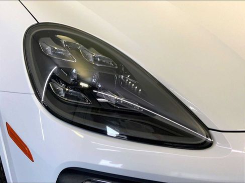 Used 2021 Porsche Cayenne AWD/4WD image 12