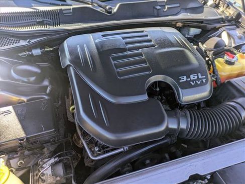 Used 2015 Dodge Challenger SXT image 23