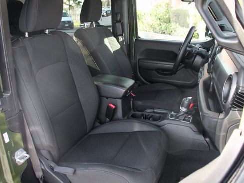 Used 2022 Jeep Wrangler Sport S image 31