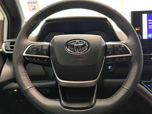 Used 2025 Toyota Sienna XSE w/ XSE Premium Package AWD/4WD image 11