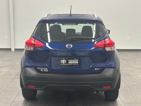 Used 2019 Nissan Kicks SV FWD image 3
