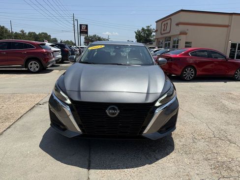 Used 2023 Nissan Altima 2.5 SV FWD image 2