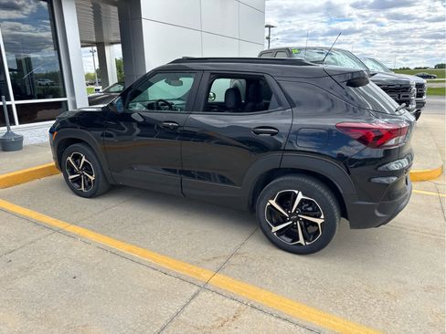 Used 2022 Chevrolet TrailBlazer RS w/ Sun and Liftgate Package AWD/4WD image 2