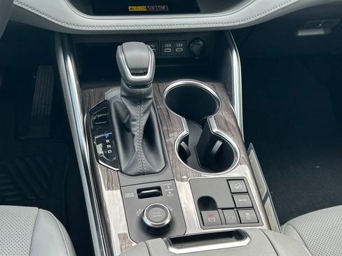 Used 2026 Toyota Highlander Limited image 23