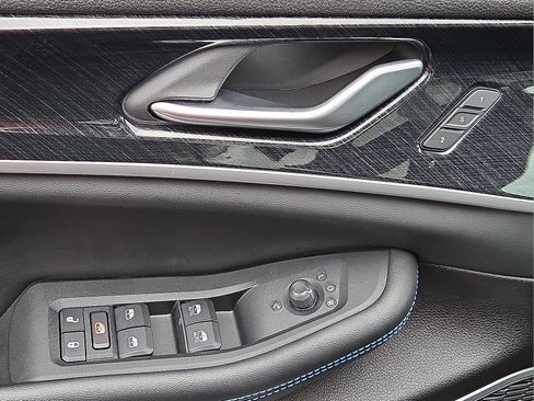 Used 2024 Jeep Grand Cherokee Trailhawk w/ Luxury Tech Group III image 13