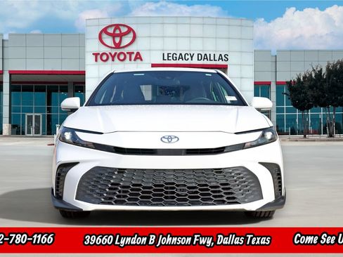 Used 2025 Toyota Camry SE FWD image 6