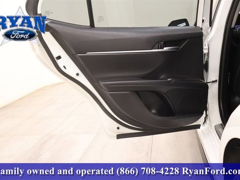 Used 2024 Toyota Camry SE image 11