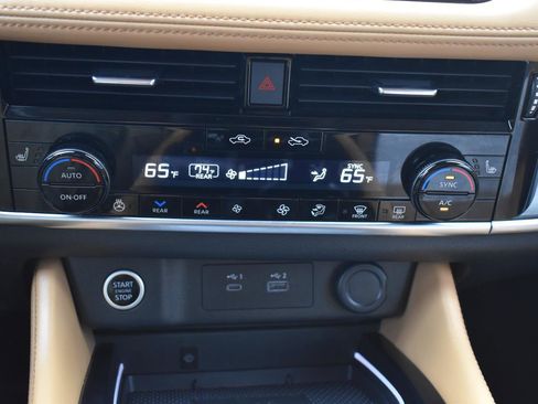 Certified 2023 Nissan Rogue Platinum w/ Platinum Premium Package image 35