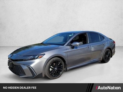 Used 2025 Toyota Camry SE w/ Convenience Package FWD image 1