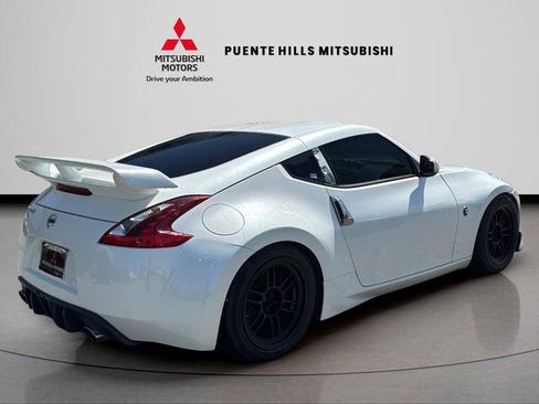 Used 2019 Nissan 370Z Coupe RWD image 5