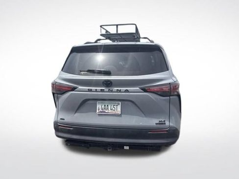 Used 2022 Toyota Sienna XLE Woodland Edition AWD/4WD image 8