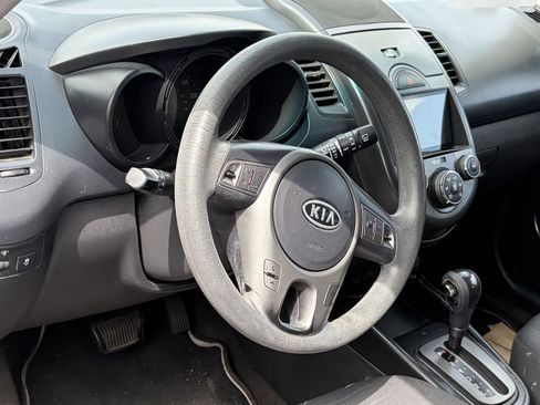 Used 2010 Kia Soul + w/ Audio Pkg FWD image 6